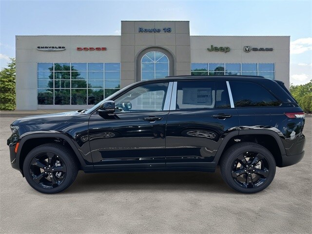 2025 Jeep Grand Cherokee Altitude photo 3