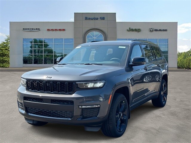 2025 Jeep Grand Cherokee Limited Sport photo 2