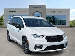 2026 Chrysler Pacifica SELECT Passenger Van