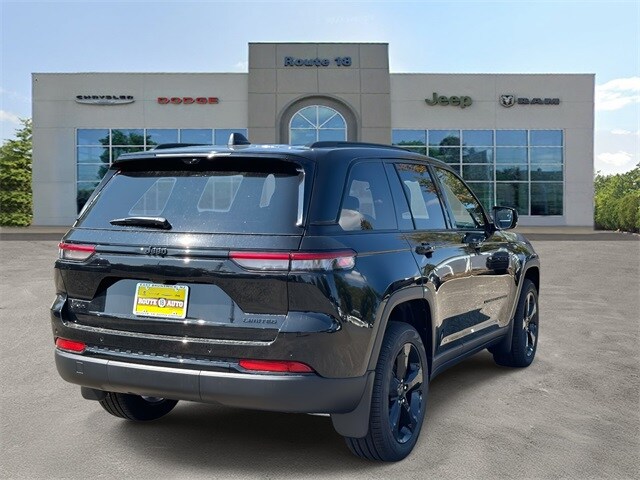 2025 Jeep Grand Cherokee Limited Sport photo 3