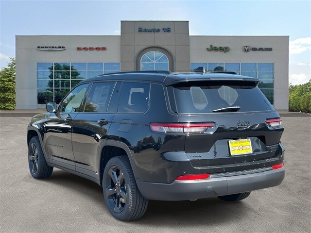 2025 Jeep Grand Cherokee Limited Sport photo 3