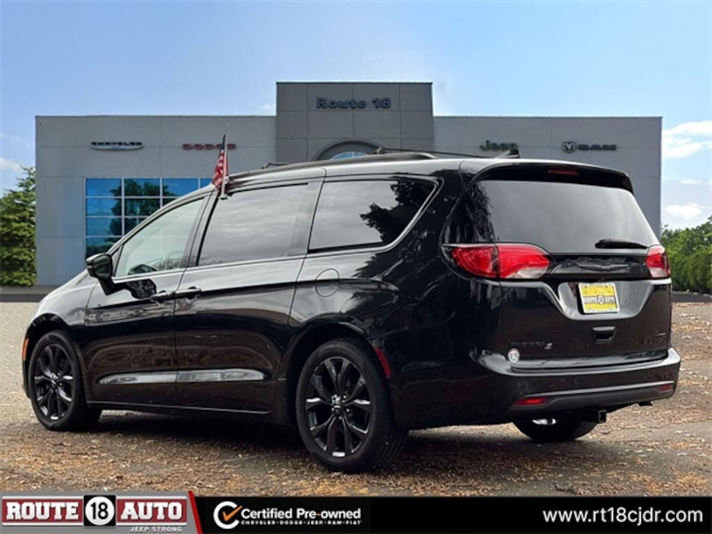 Used 2020 Chrysler Pacifica Limited Minivan/Van