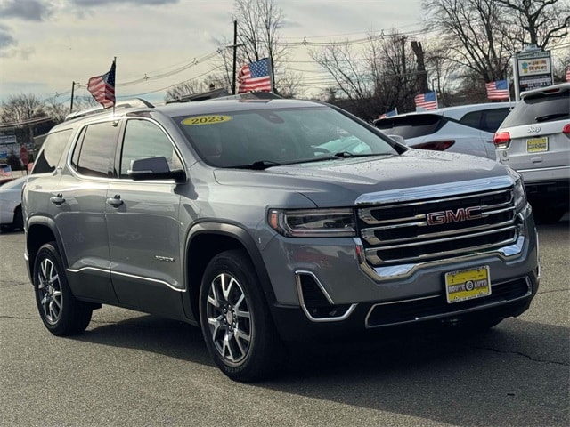 2023 GMC Acadia SLT's photo