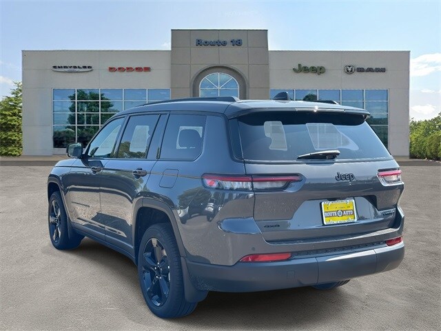 2025 Jeep Grand Cherokee Limited Sport photo 3