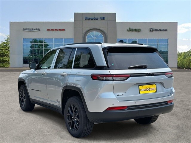 2025 Jeep Grand Cherokee Altitude photo 4