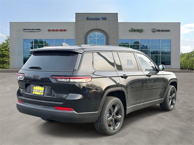 2025 Jeep Grand Cherokee Altitude photo 2