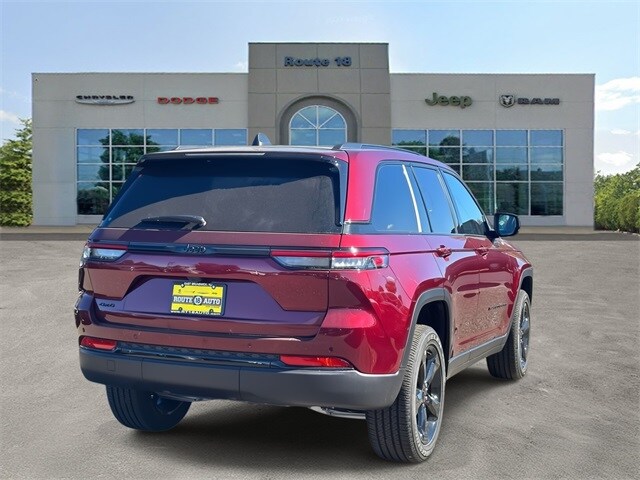 2025 Jeep Grand Cherokee Altitude photo 3