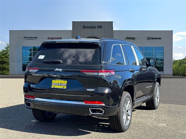 2025 Jeep Grand Cherokee Summit photo 2