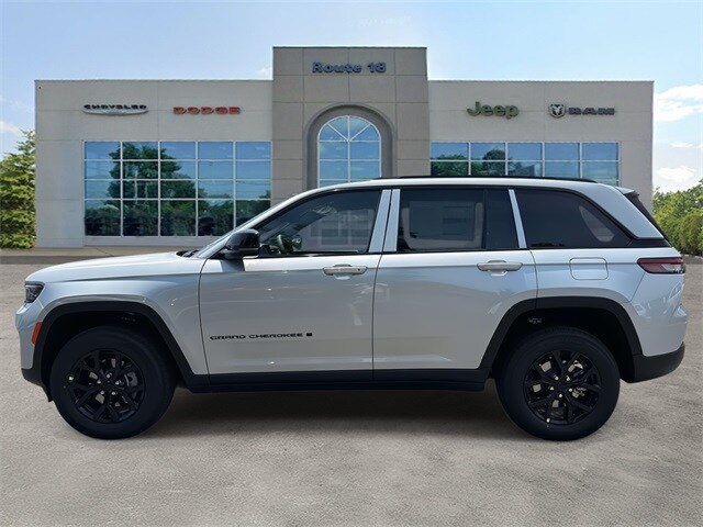 2025 Jeep Grand Cherokee Altitude photo 3
