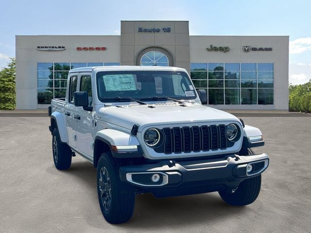 2026 Jeep Gladiator Sahara Auto's photo