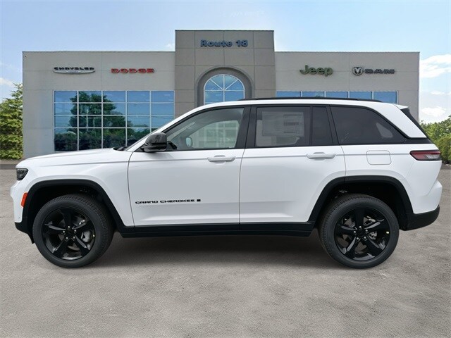 2025 Jeep Grand Cherokee Limited Sport photo 3