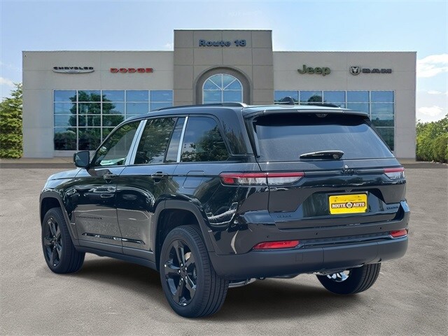 2025 Jeep Grand Cherokee Limited photo 4