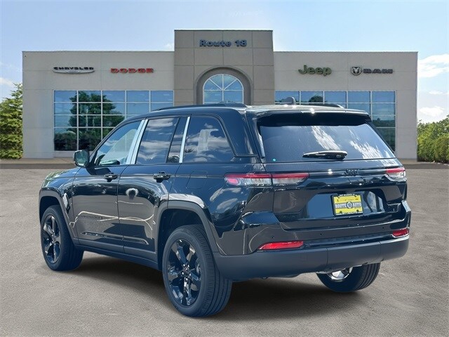 2025 Jeep Grand Cherokee Altitude photo 4