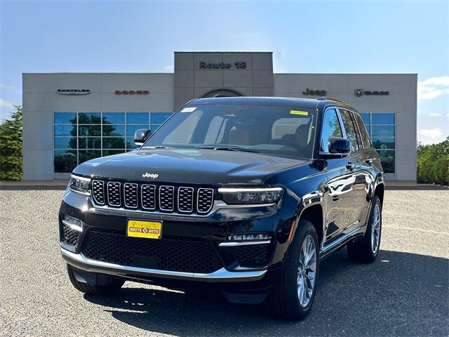 2025 Jeep Grand Cherokee Summit photo 4