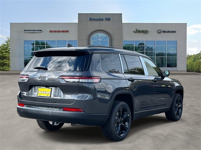 2025 Jeep Grand Cherokee Altitude photo 3