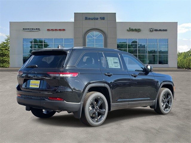 2025 Jeep Grand Cherokee Limited photo 3