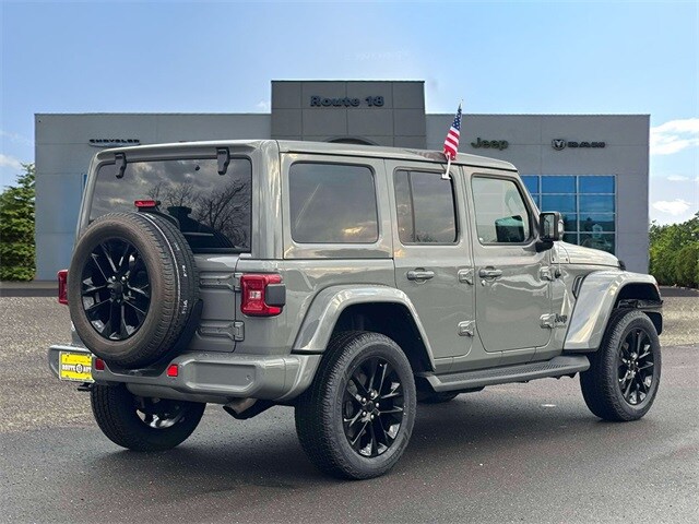 2022 Jeep Wrangler Unlimited Sahara High Altitude photo 4
