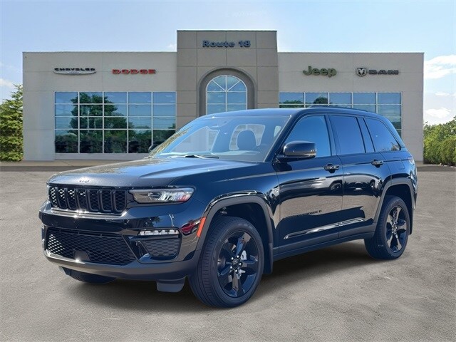 2025 Jeep Grand Cherokee Limited Sport photo 2