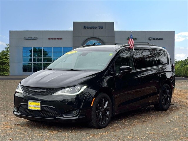2020 Chrysler Pacifica Limited photo 2