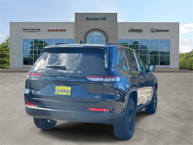 2025 Jeep Grand Cherokee Altitude photo 2
