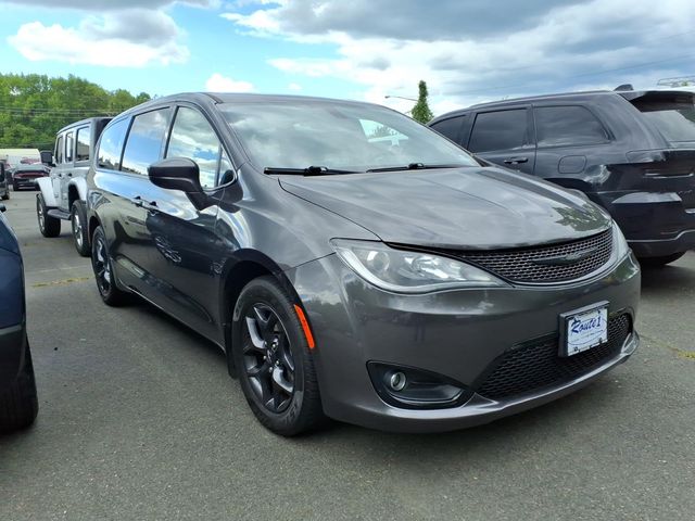 2019 Chrysler Pacifica Touring Plus's photo