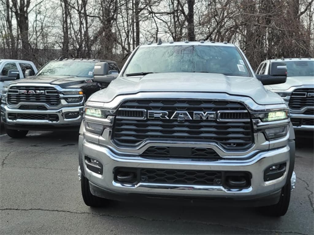 New 2026 Ram 5500 Chassis Cab TRADESMAN CREW 4X4 84' CA Pickup