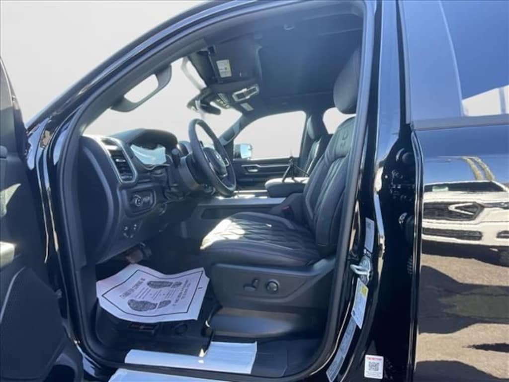 New 2026 Ram 1500 BIG HORN CREW CAB 4X4 5'7 BOX BLACK WIDOW