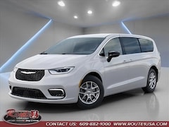 2026 Chrysler Pacifica SELECT Passenger Van