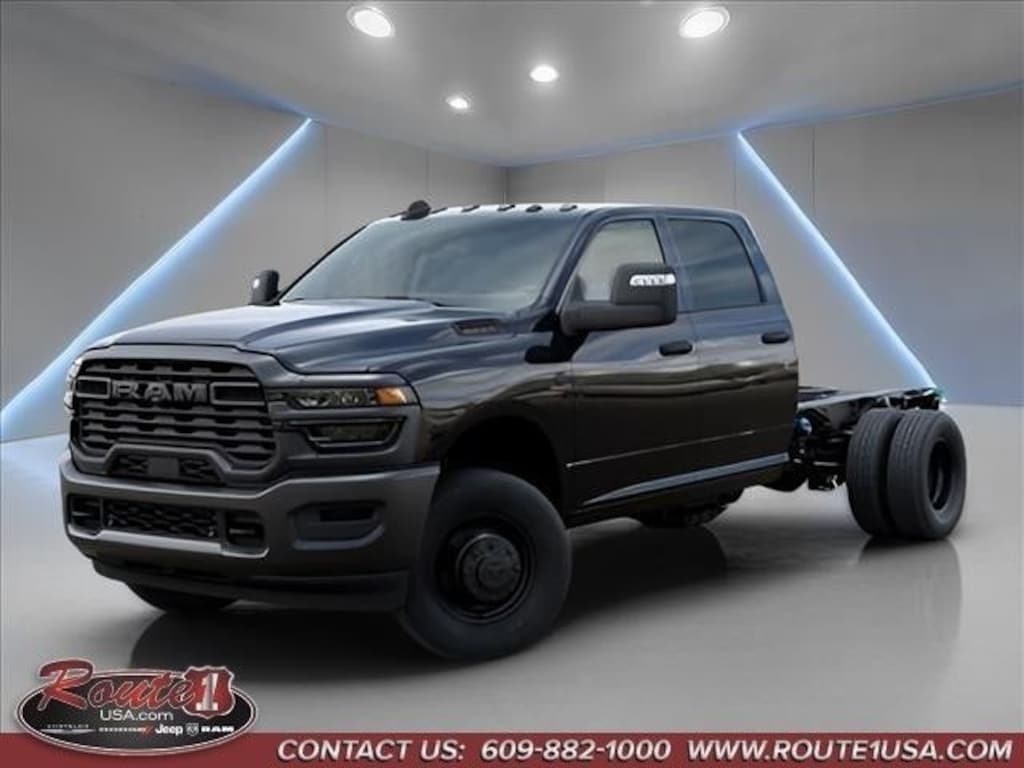 New 2026 Ram 3500 Chassis Cab TRADESMAN CREW 4X4 60' CA Pickup