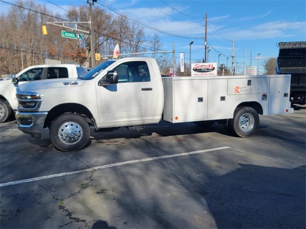 New 2026 Ram 3500 Chassis Cab TRADESMAN REGULAR 4X4 84' CA Pickup