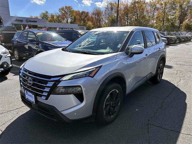 2025 Nissan Rogue SV photo 2