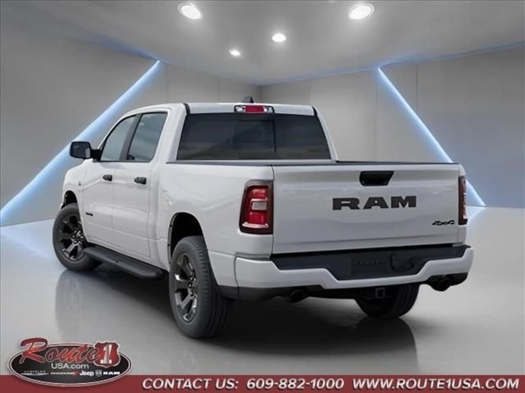 New 2026 Ram 1500 EXPRESS CREW CAB 4X4 5'7 BOX Pickup