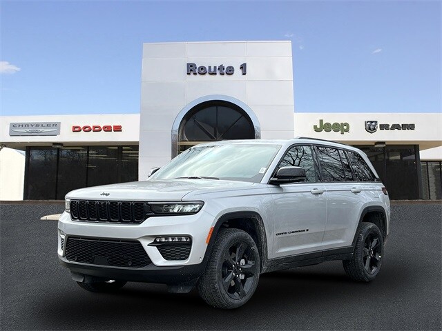 2025 Jeep Grand Cherokee Limited photo 2