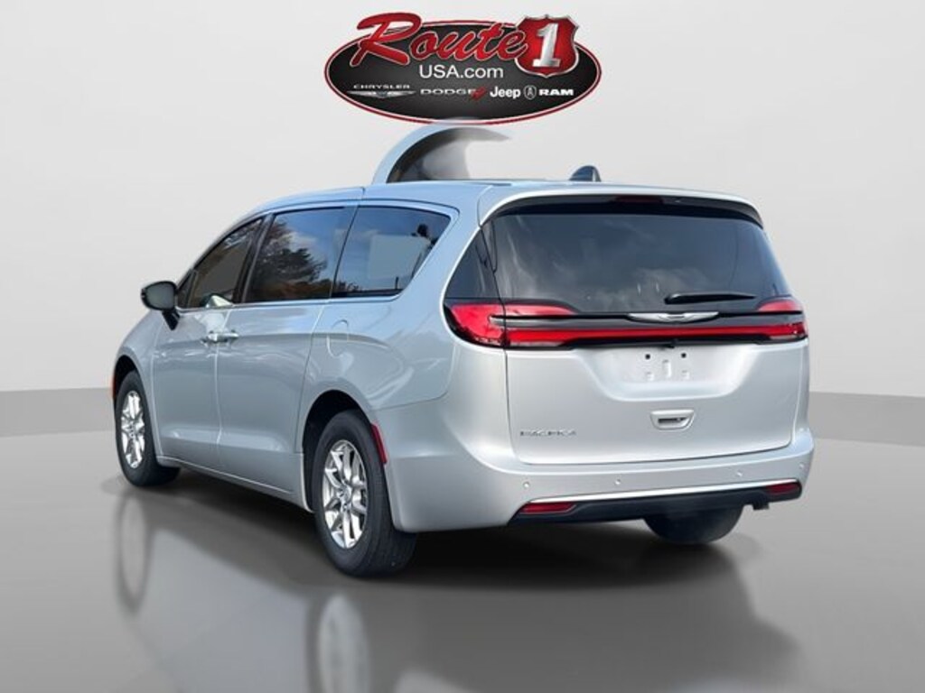 New 2026 Chrysler Pacifica SELECT AWD Passenger Van