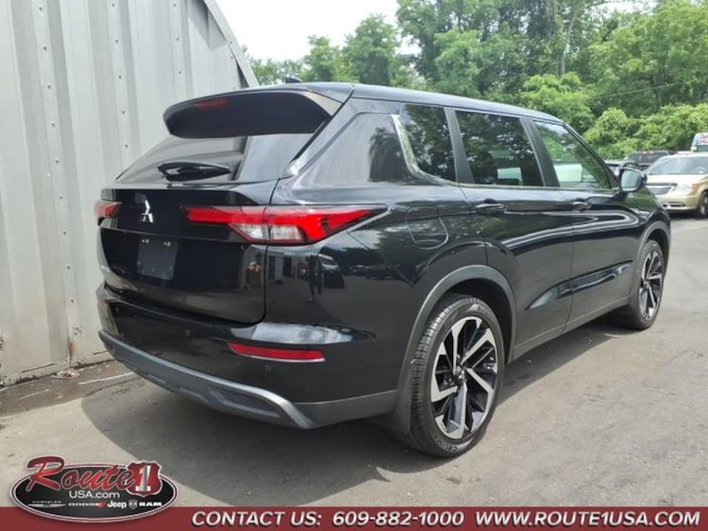 Used 2022 Mitsubishi Outlander ES SUV