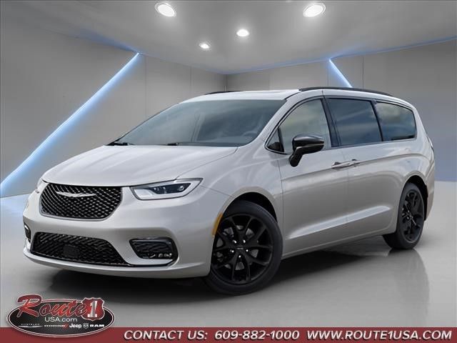 2026 Chrysler Pacifica Select AWD's photo