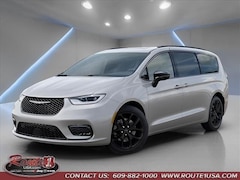 2026 Chrysler Pacifica SELECT AWD Passenger Van