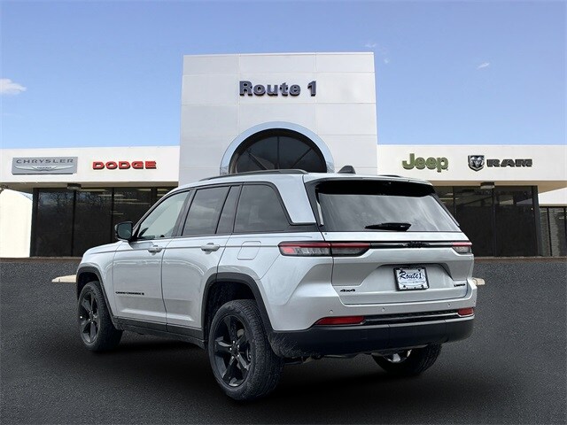 2025 Jeep Grand Cherokee Limited photo 3