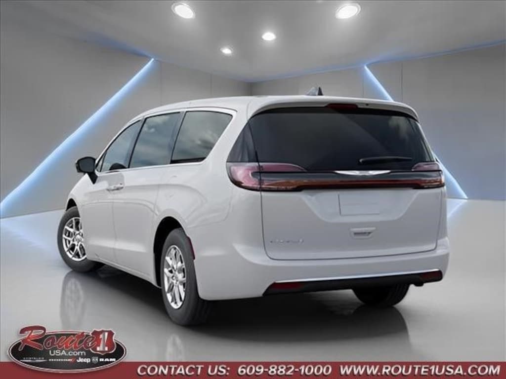 New 2026 Chrysler Pacifica SELECT Passenger Van