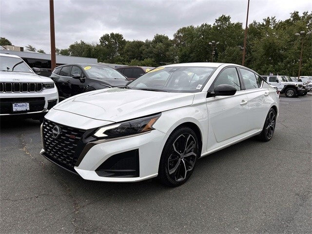 2024 Nissan Altima 2.5 SR photo 2