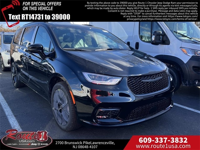 2026 Chrysler Pacifica Select's photo