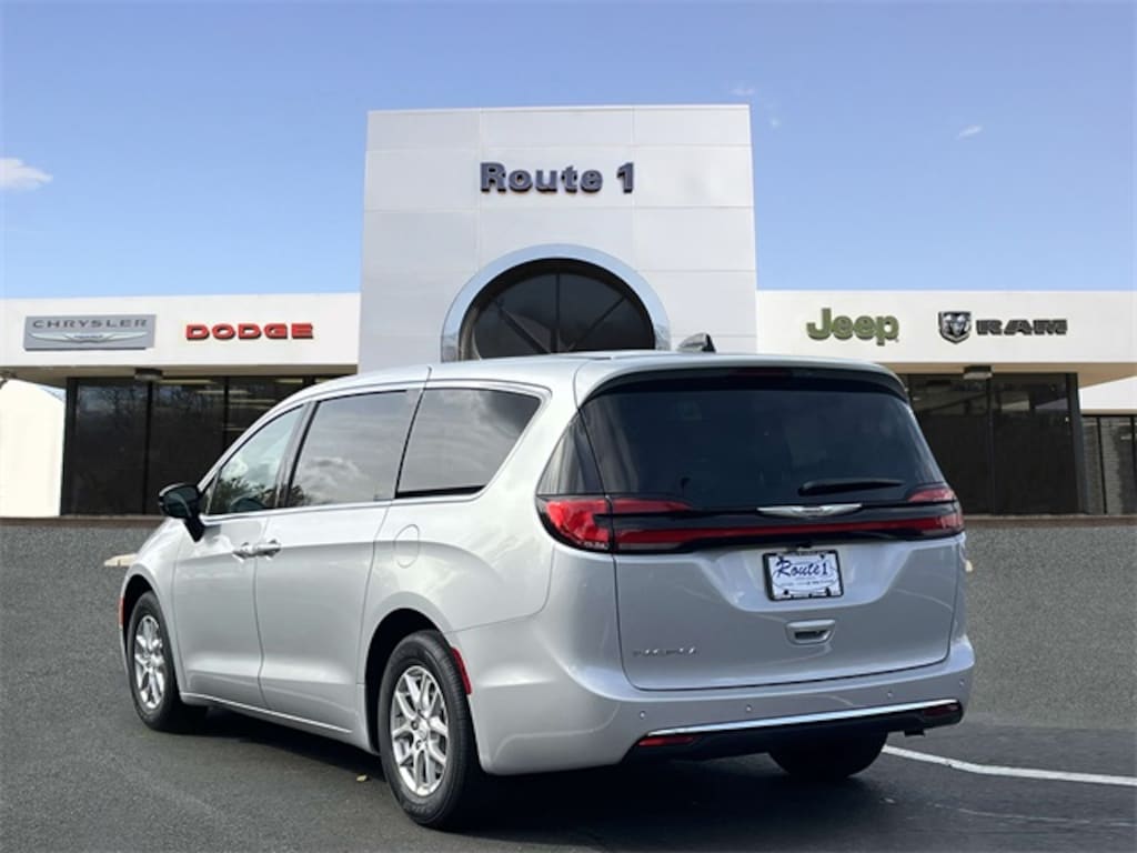 New 2026 Chrysler Pacifica SELECT Passenger Van