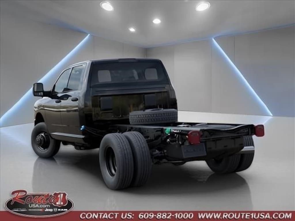 New 2026 Ram 3500 Chassis Cab TRADESMAN CREW 4X4 60' CA Pickup