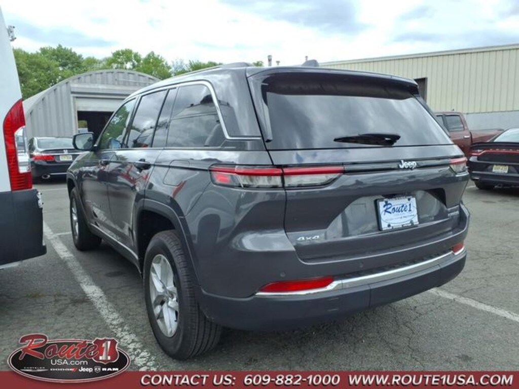 Used 2024 Jeep Grand Cherokee Laredo SUV