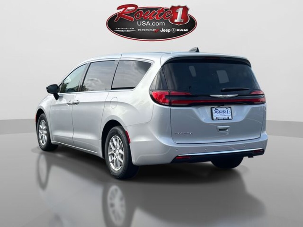 New 2026 Chrysler Pacifica SELECT Passenger Van