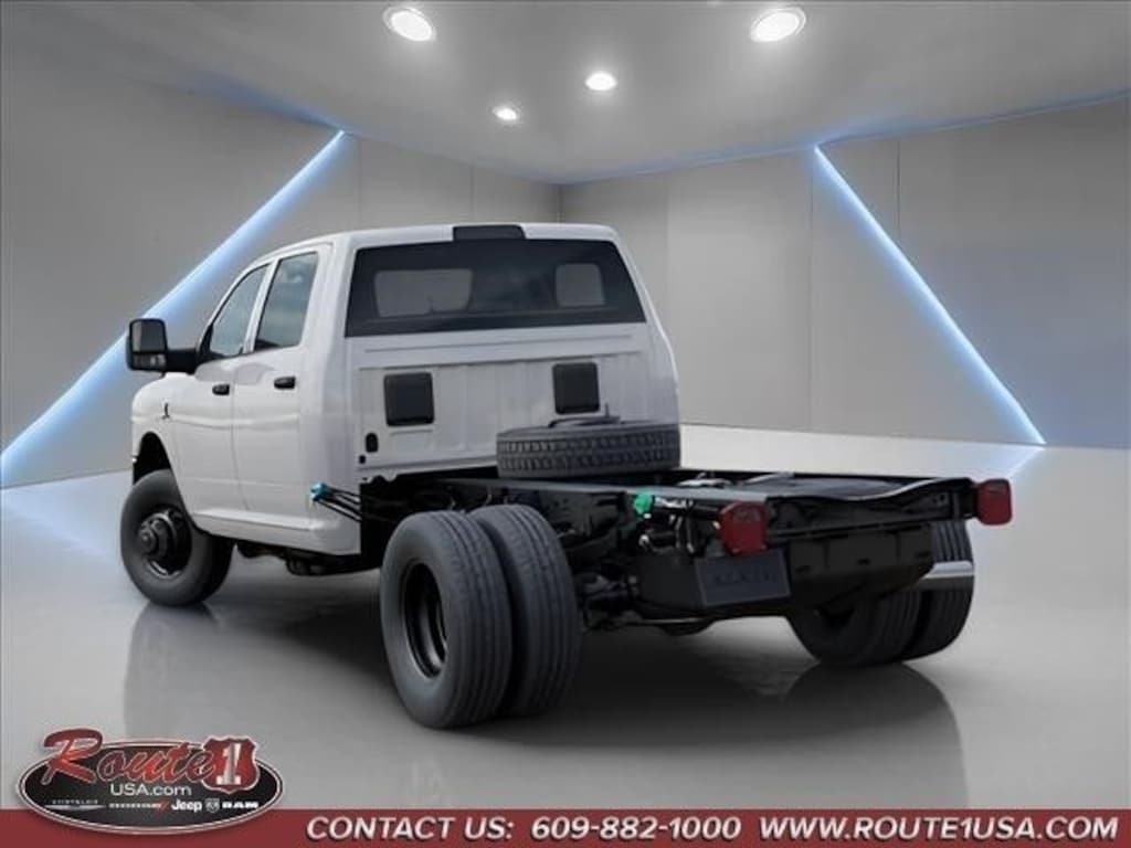 New 2026 Ram 3500 TRADESMAN CREW CAB CHASSIS 4X4 60' CA Pickup