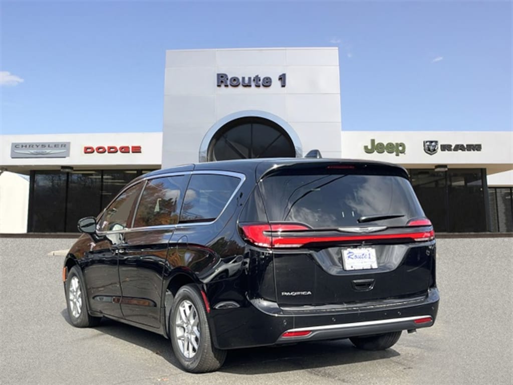 New 2026 Chrysler Pacifica SELECT Passenger Van