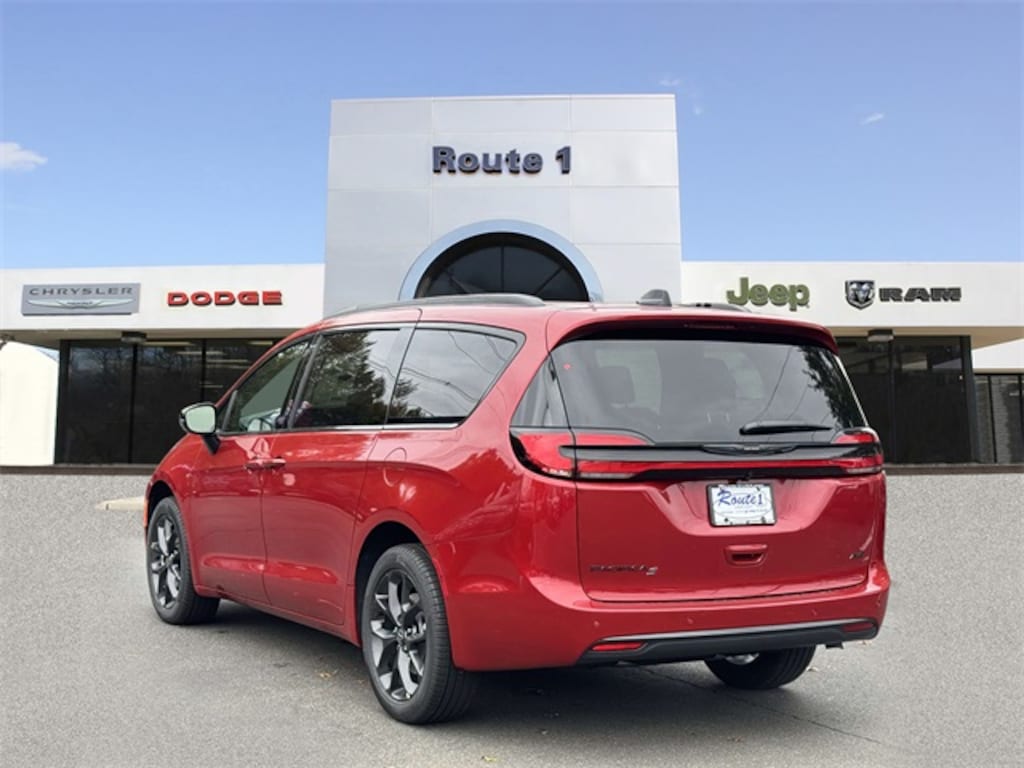 New 2026 Chrysler Pacifica SELECT AWD Passenger Van