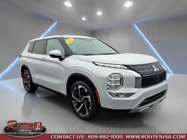 2024 Mitsubishi Outlander SE 2WD's photo
