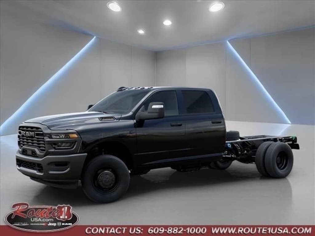 New 2026 Ram 3500 Chassis Cab TRADESMAN CREW 4X4 60' CA Pickup